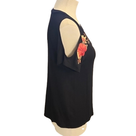 Womens American Eagle black floral embroidered cut out shoulders top size Small. - Picture 4 of 14